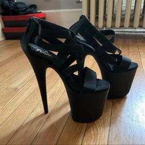 Pleaser Flamingo 869